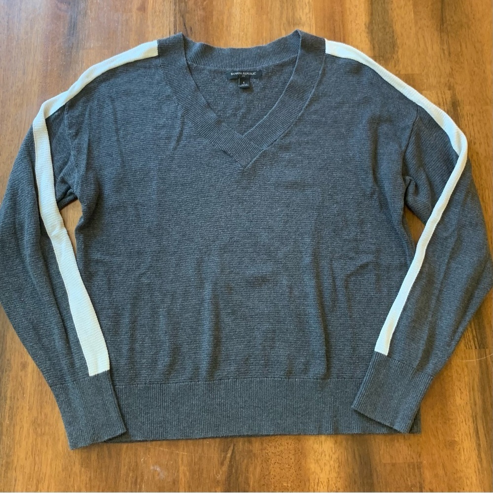 Banana Republic V-Neck Sweater Large Grey with Sporty White Stripes Lightweight